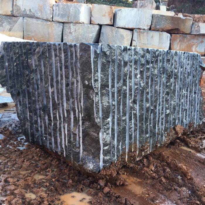Premium Negro Laguna marble block extracted at quarry for sale in Alconera