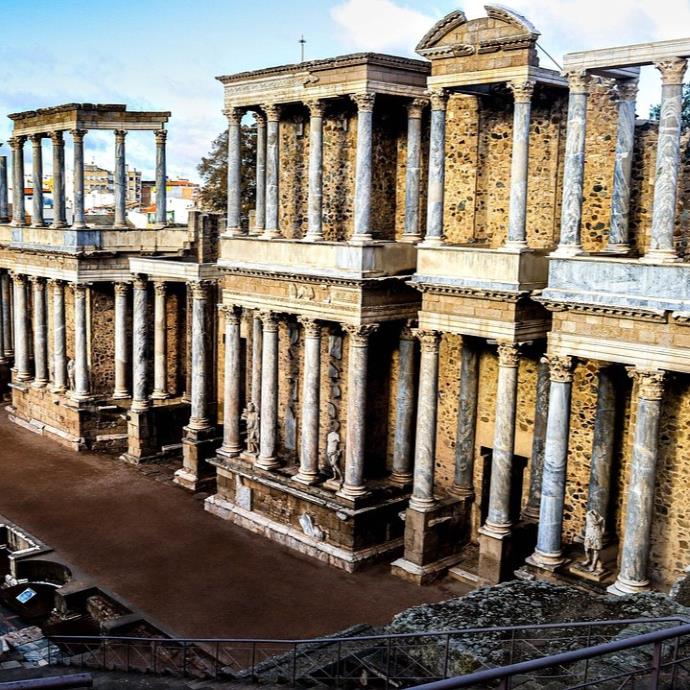 View of the Roman Theatre of Mérida, a UNESCO World Heritage Site, with Alconera marble columns, illustrating the stone’s historical quality and endurance.