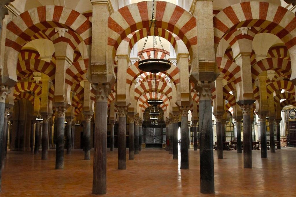 🕌 De la Gran Mezquita de Córdoba a las restauraciones del siglo XXI: el mármol eterno de Alconera